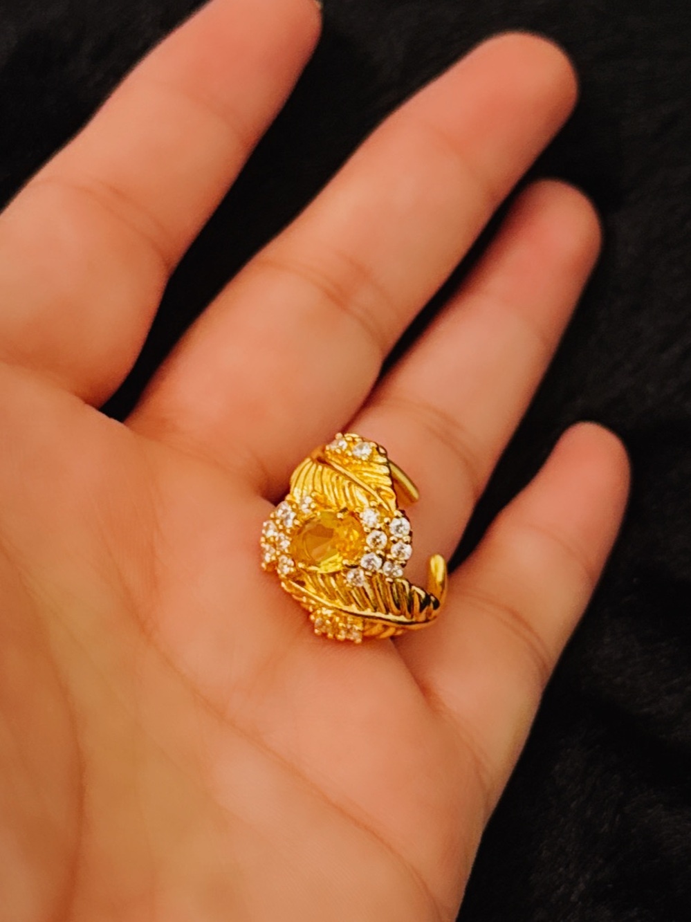 NWOT & Other Stories Gold-Tone Crystal Leaf Ring with Yellow Stone